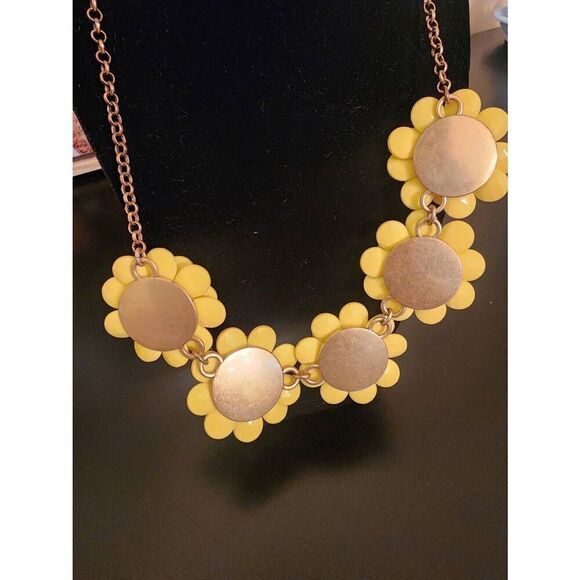 J. Crew yellow flower statement necklace gold tone - Picture 4 of 7